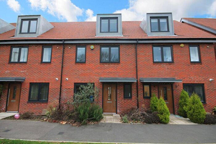 3 Bedroom Terraced House To Rent In Basingstoke Road, Reading, Berkshire, RG2