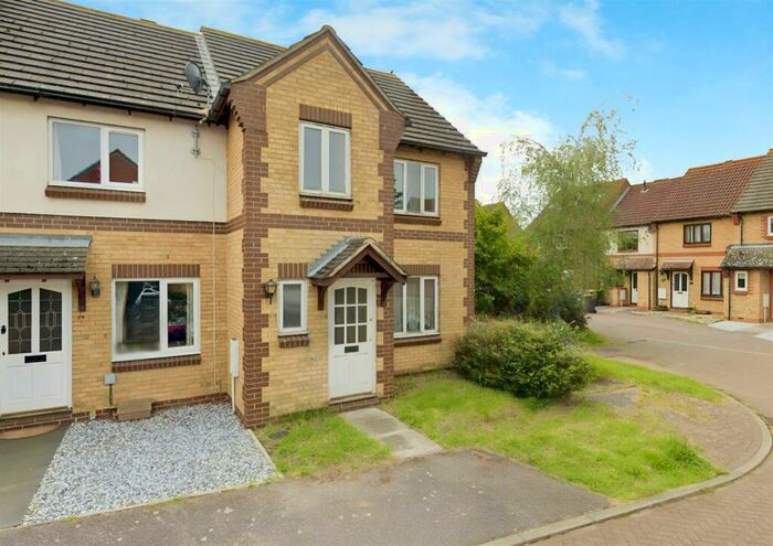 3 Bedroom Semi-Detached House To Rent In Boxgrove Priory, Bedford, MK41