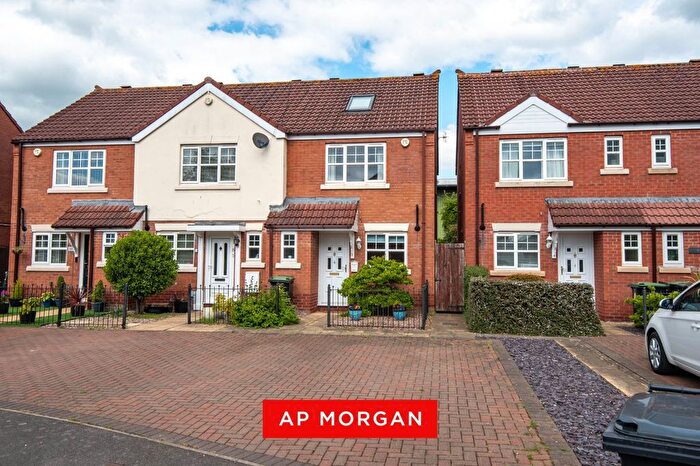 3 Bedroom End Terrace House For Sale In Oakland Grove, Bromsgrove, Worcestershire, B61