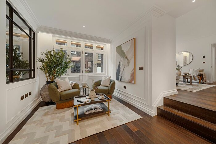 3 Bedroom Flat For Sale In Charles Street, Mayfair, London, United Kingdom, W1J
