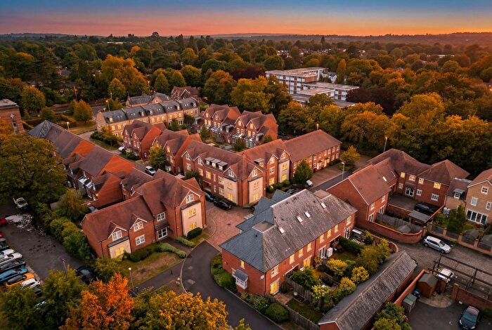 2 Bedroom Flat For Sale In Haden Square, Reading, Berkshire, RG1