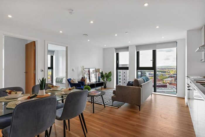 2 Bedroom Flat To Rent In Castle Park View, Castle Street, Bristol, BS2