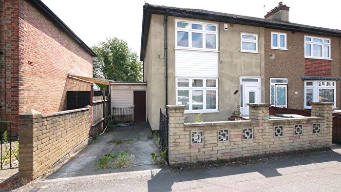 3 Bedroom End Terrace House For Sale In Sutherland Road, London, Greater London, E17