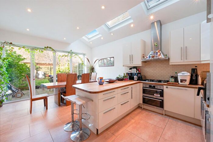 5 Bedroom Property To Rent In Gladstone Road, London, SW19