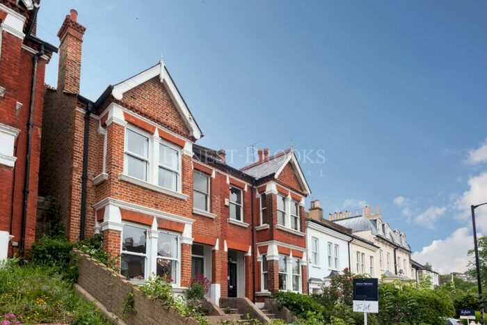 2 Bedroom Apartment To Rent In Belvoir Road, East Dulwich, SE22