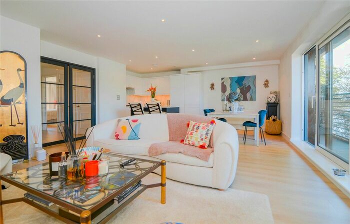 2 Bedroom Flat To Rent In Mortlake High Street, Mortlake, SW14