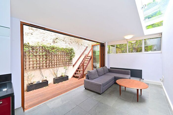 2 Bedroom Flat To Rent In Beaufort Street, London, SW3