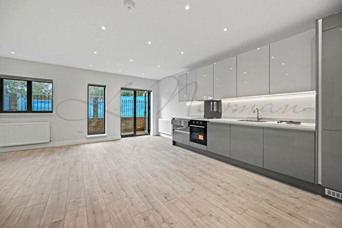 2 Bedroom Flat To Rent In Porcupine Close, Mottingham, SE9