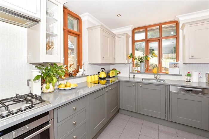 4 Bedroom Chalet For Sale In Ashford Road, Bearsted, Maidstone, Kent, ME14