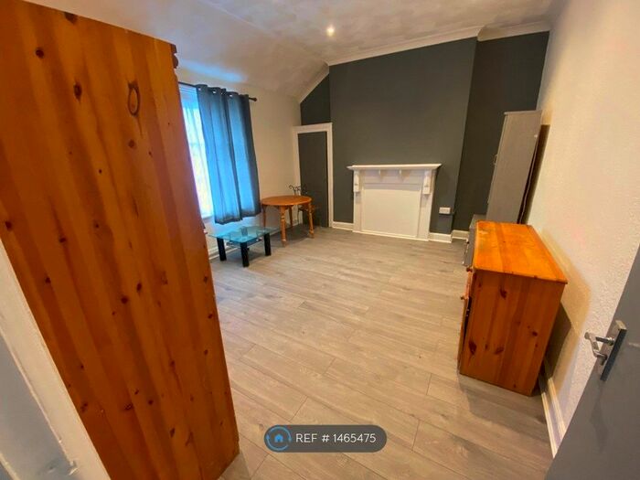 2 Bedroom Flat To Rent In Bevois Mansions, Southampton, SO14