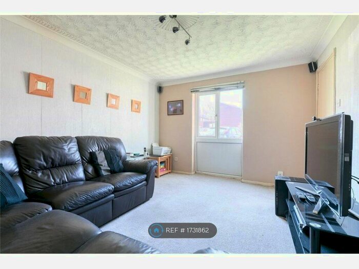 3 Bedroom End Of Terrace House To Rent In Evedon, Bracknell, RG12