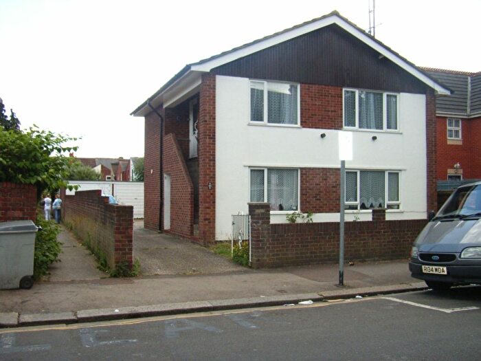 2 Bedroom Maisonette To Rent In Wantage Road, Reading, Berkshire, RG30