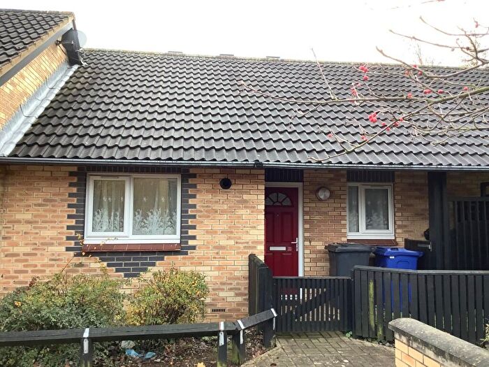 2 Bedroom Bungalow To Rent In Hilltop Gardens, DN12