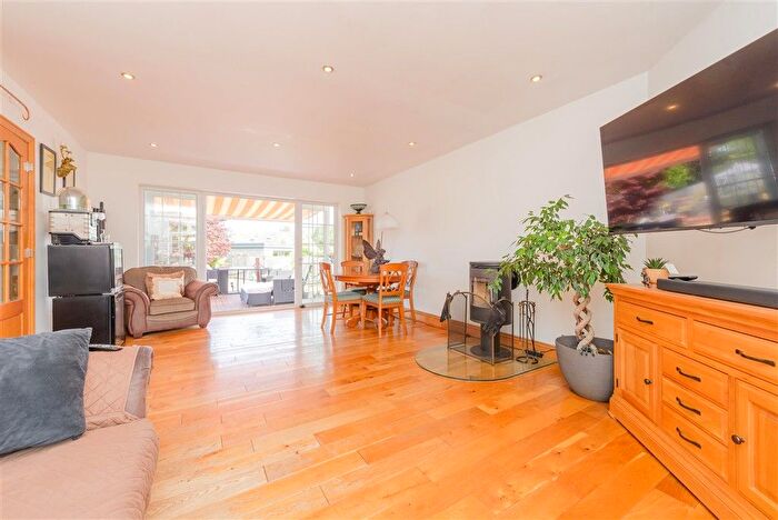 3 Bedroom Detached Bungalow For Sale In Woodland Close, Longfield, Kent, DA3