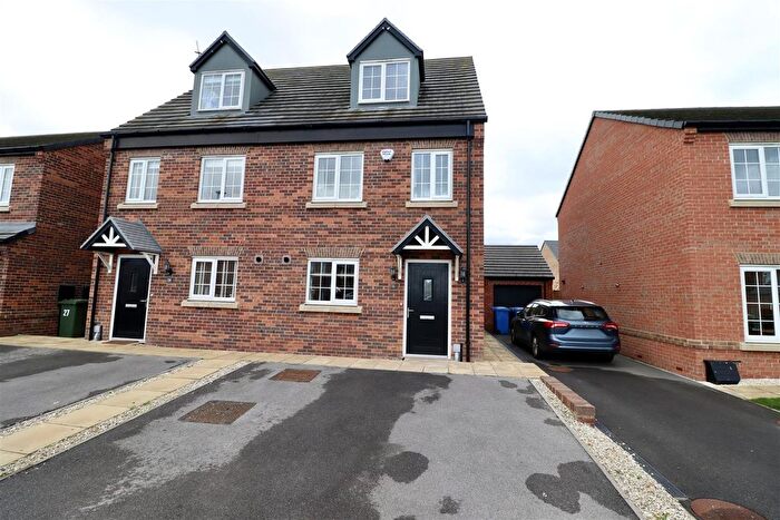 3 Bedroom Semi Detached House For Sale In Hird Avenue, Market Weighton, York, YO43