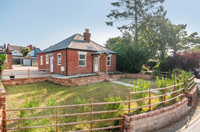 3 Bedroom Bungalow For Sale In Gipsy Lane, Wokingham, Berkshire, RG40