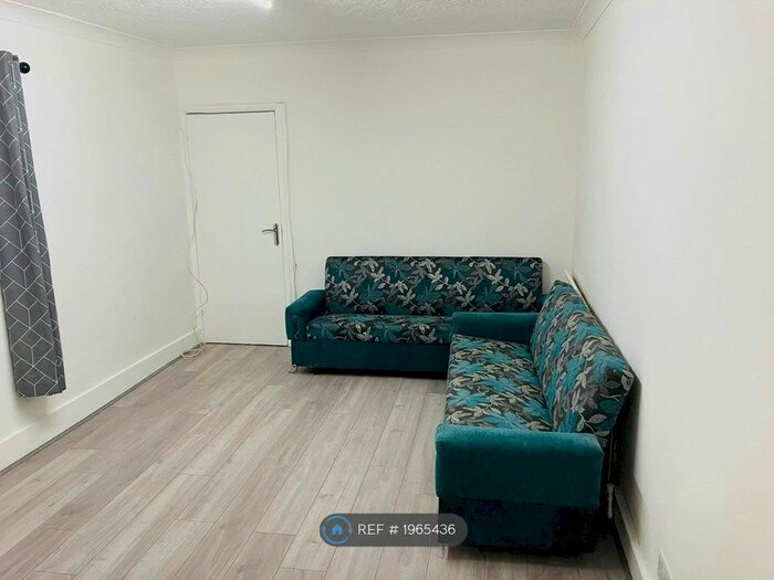 2 Bedroom Flat To Rent In Ground Floor, London, E12