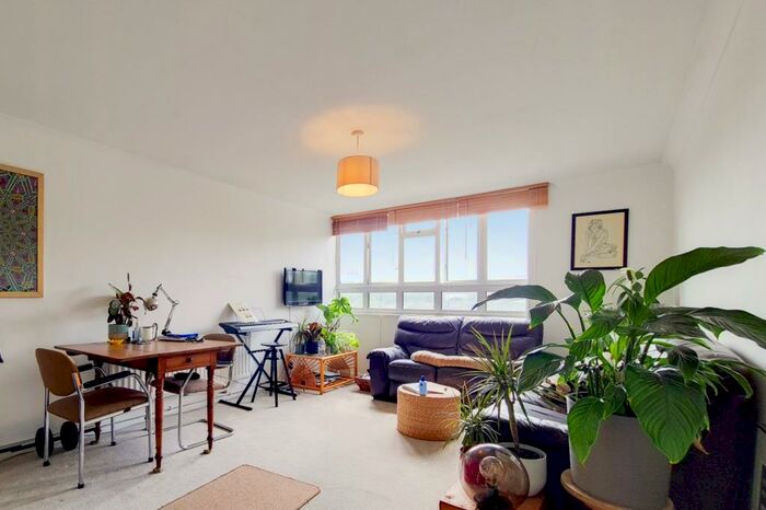 3 Bedroom Flat To Rent In Overhill Road, East Dulwich, London, SE22