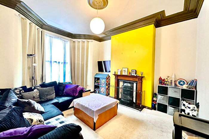 3 Bedroom Terraced House For Sale In Morpeth Street, Hull, HU3