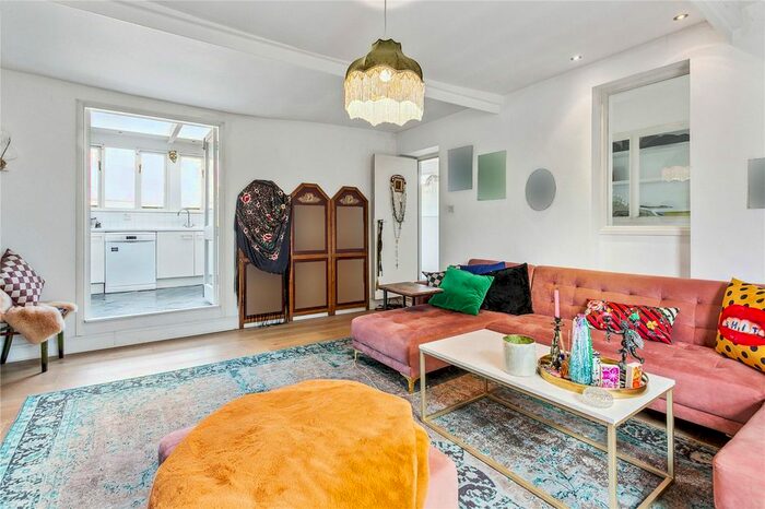 1 Bedroom Flat To Rent In Goswell Road, Angel, Islington, London, EC1V