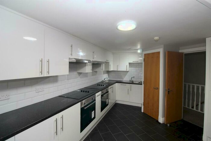 8 Bedroom Flat To Rent In Rhymney Terrace, Cathays, Cardiff, CF24