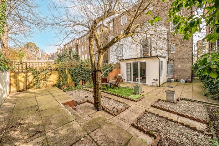 2 Bedroom Flat For Sale In Brondesbury Villas, London, NW6