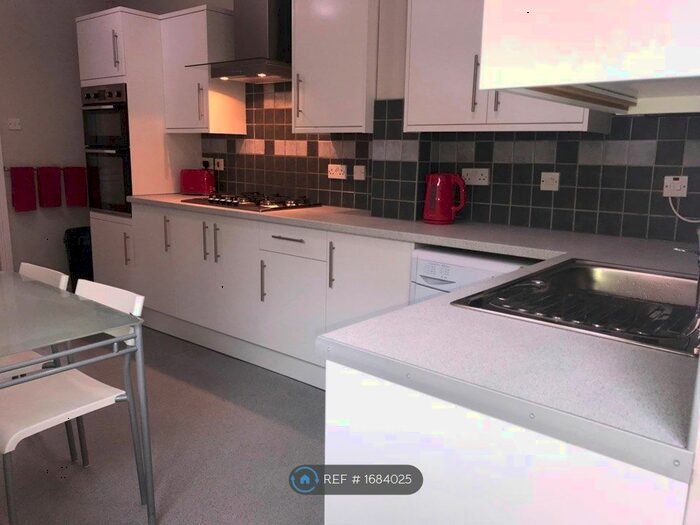 6 Bedroom Terraced House To Rent In Stalbridge Avenue, Liverpool, L18