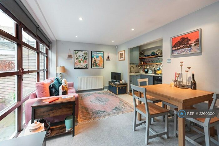 1 Bedroom Maisonette To Rent In Garfield Mews, London, SW11