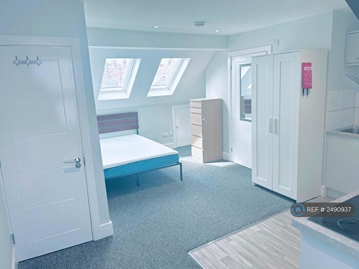 Studio To Rent In Caversham Road, Reading, RG1