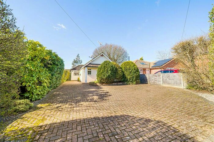 3 Bedroom Bungalow To Rent In Colemansmoor Lane, Woodley, Reading, RG5