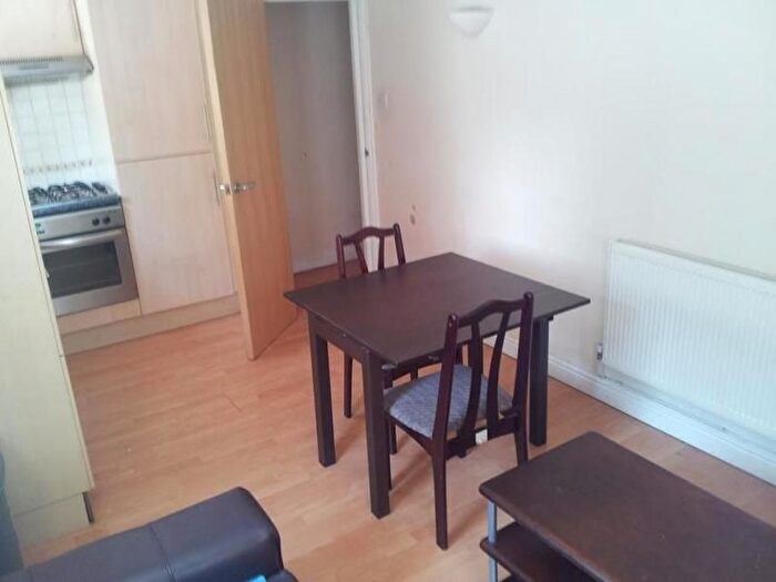 2 Bedroom Flat To Rent In , City Road, CF24