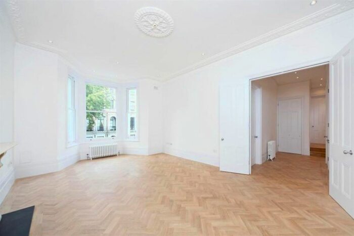 2 Bedroom Flat To Rent In Redcliffe Gardens, London, SW10