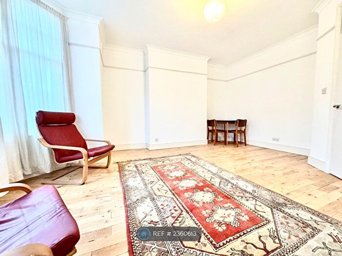 1 Bedroom Flat To Rent In With Garden Stoke Newington, Stoke Newington, Manor House, Stamford Hill., N16