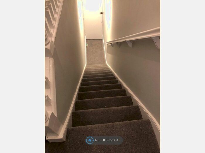 2 Bedroom Flat To Rent In Wellmeadow Road, London SE6