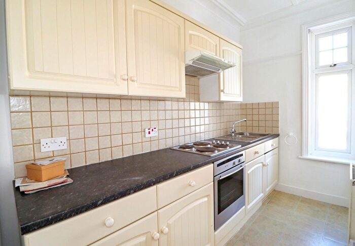 1 Bedroom Flat To Rent In Walton Road, East Molesey, KT8