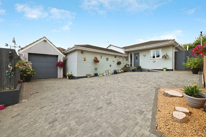 3 Bedroom Detached Bungalow For Sale In Thistlebarrow Road, Salisbury, SP1