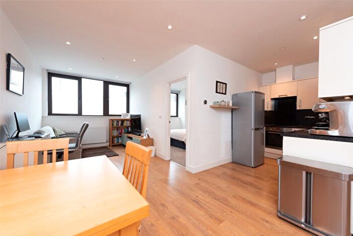 1 Bedroom Flat For Sale In Streatham High Road, London, SW16