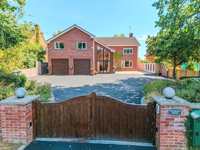 5 Bedroom Detached House For Sale In Station Road, Fladbury, WR10