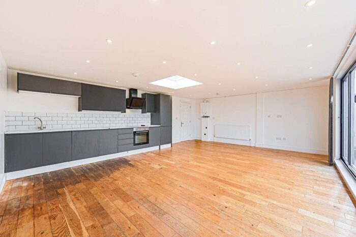 3 Bedroom Flat To Rent In High Street, Orpington, BR6