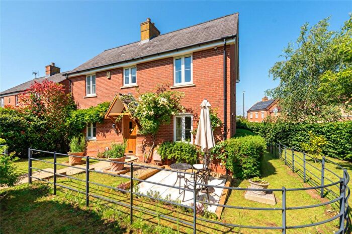 4 Bedroom Detached House For Sale In Whitehead Way, Buckingham, Buckinghamshire, MK18