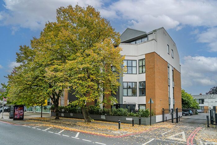 2 Bedroom Flat To Rent In Lower Richmond Road, Richmond, TW9