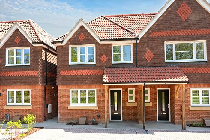 4 Bedroom End Terrace House For Sale In Westfield Road, Woking, GU22