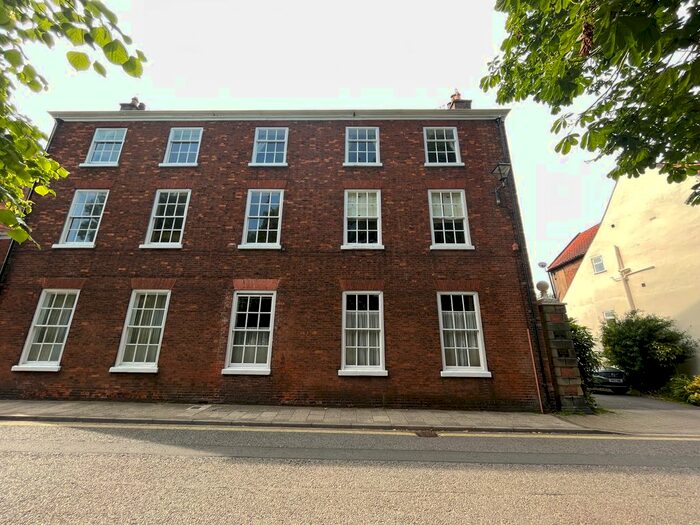 2 Bedroom Flat To Rent In Westgate, Louth, LN11