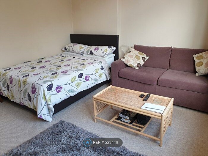 1 Bedroom Flat To Rent In Berrylands Road, Surbiton, KT5