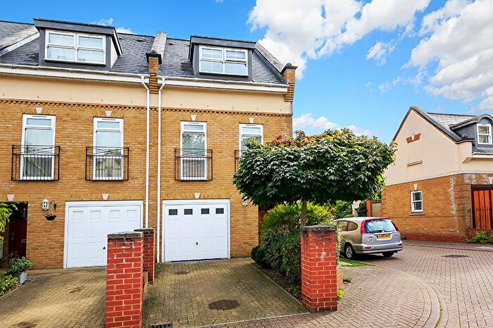 3 Bedroom Town House To Rent In Floyer Close, Richmond, TW10