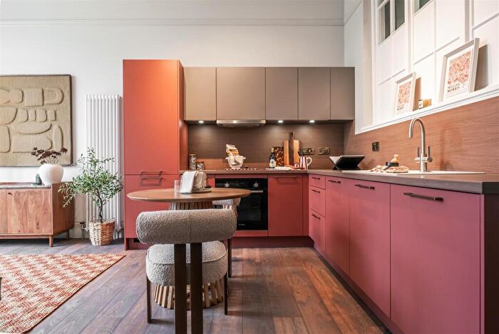 2 Bedroom Apartment For Sale In Apt Terrace, Blue Bird, Hunnington, B62