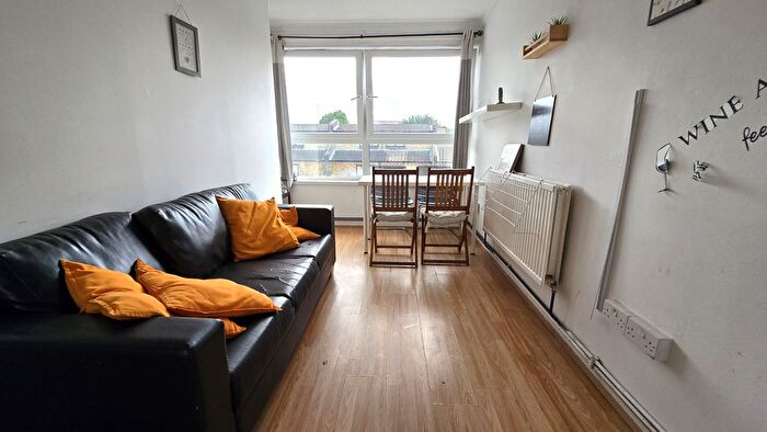3 Bedroom Flat For Sale In St. Stephens Road, London, E3