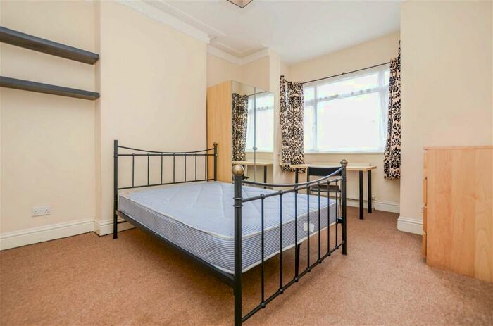 5 Bedroom Terraced House To Rent In Britannia Road, Southsea, Hampshire, PO5