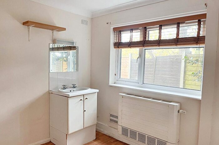 8 Bedroom Detached House For Sale In Heathlands, Chequers Lane, Walton-on-the-Hill, Surrey, KT20