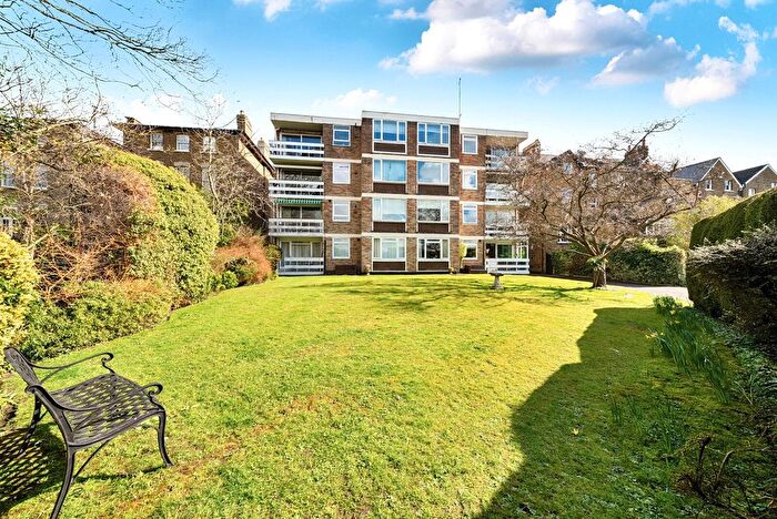 2 Bedroom Flat For Sale In Queens Road, Kingston Upon Thames, KT2